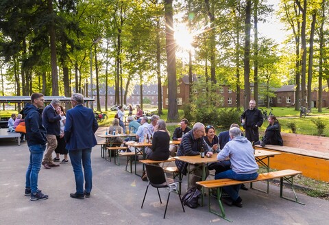 Strahlender Sonnenschein bei der Veranstaltung "Open House" im Offizierskasino im York-Quartier. 