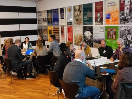 Diskussion in einer Kleingruppe während des Gesundheitsforums am 09.10.2025