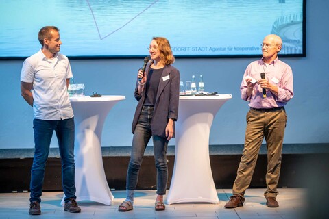 Das Hafenteam des Stadtplanungsamtes - Moritz Franke und Nicole de Vries - im Interview, rechts Moderator Martin Enderle, Dortmund